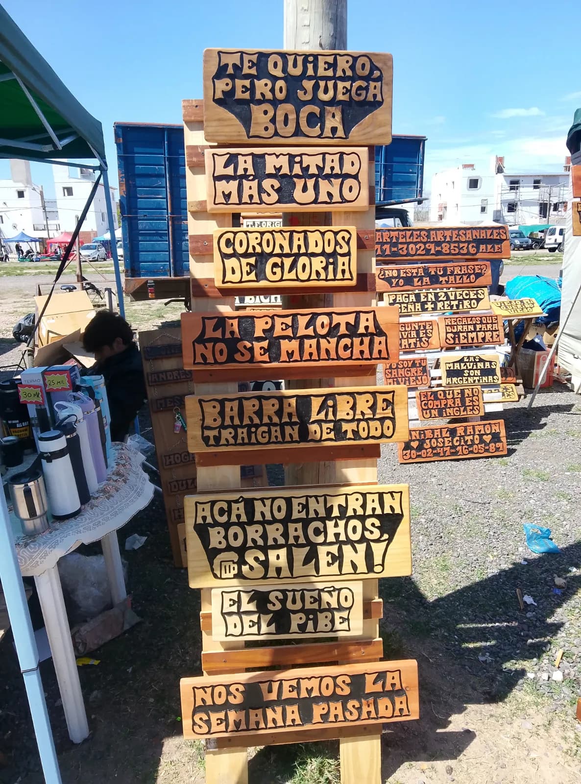 Foto 1 de 3: Carteles artesanales personalizados