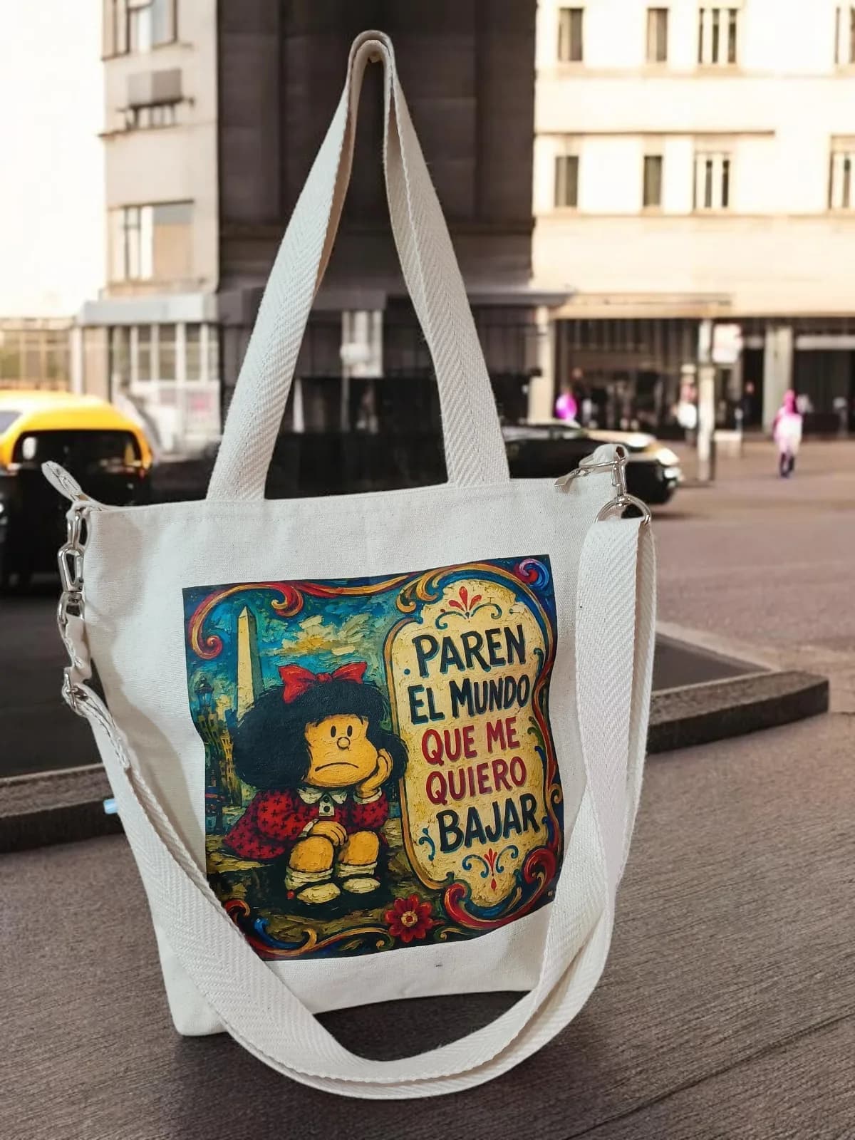Foto 1 de 3: Bolsas, cartera neceser,con estampados de Mafalda
